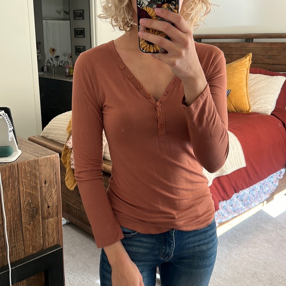 Terracotta v-neck Long Sleeve